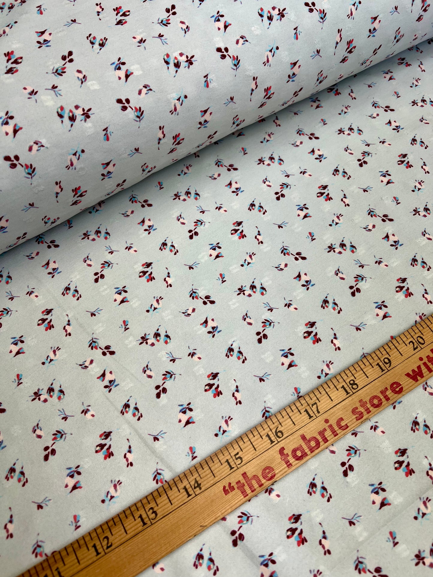 Polyester Swiss Dot “off white/berry”